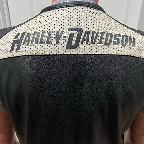 Harley Davidson Riding Vest - Picture 3 of 7